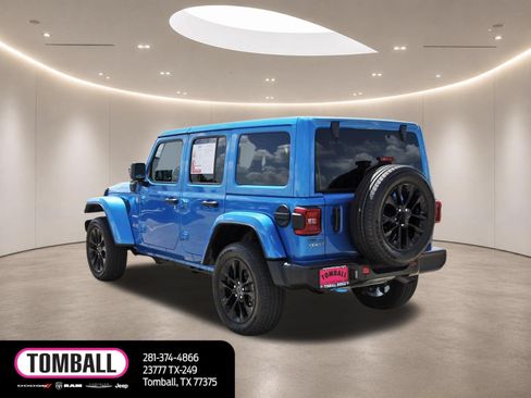 Used 2024 Jeep Wrangler Unlimited Sahara w/ Technology Group AWD/4WD image 5