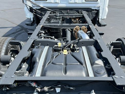 New 2025 Ford F450 XL w/ XL Chrome Package image 7