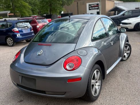 Used 2006 Volkswagen Beetle Coupe w/ Package 1 FWD image 9