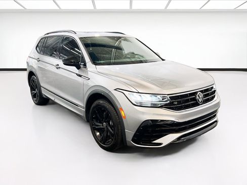 Used 2023 Volkswagen Tiguan SE R-Line FWD image 3