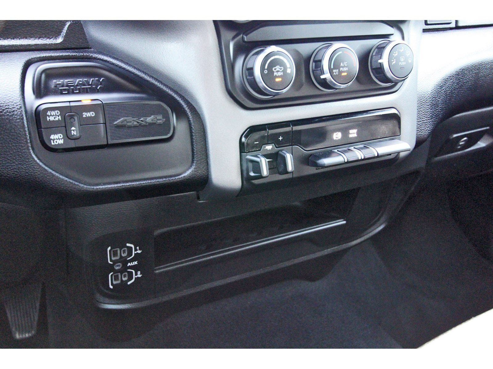 Used 2024 RAM 2500 Big Horn AWD/4WD image 30