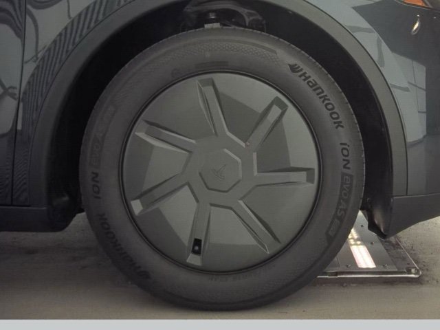 Used 2026 Tesla Model Y AWD image 26