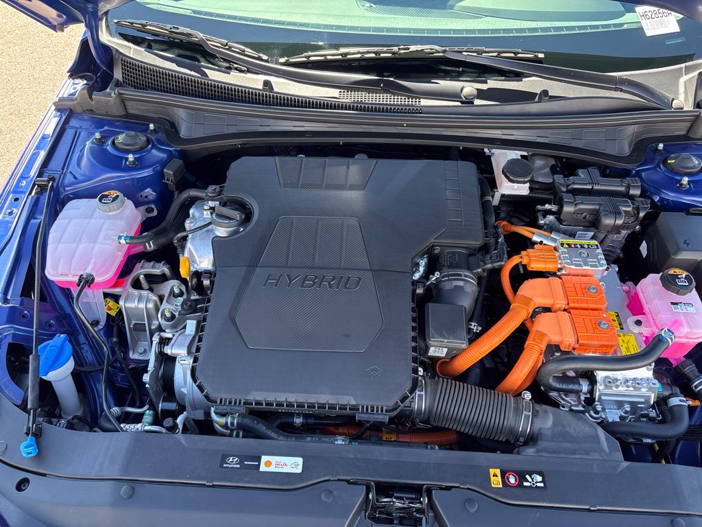 Certified 2025 Hyundai Elantra Limited FWD image 34