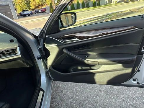 Used 2019 BMW 530i xDrive image 30