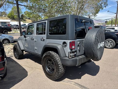Used 2017 Jeep Wrangler Unlimited Rubicon w/ Connectivity Group AWD/4WD image 14