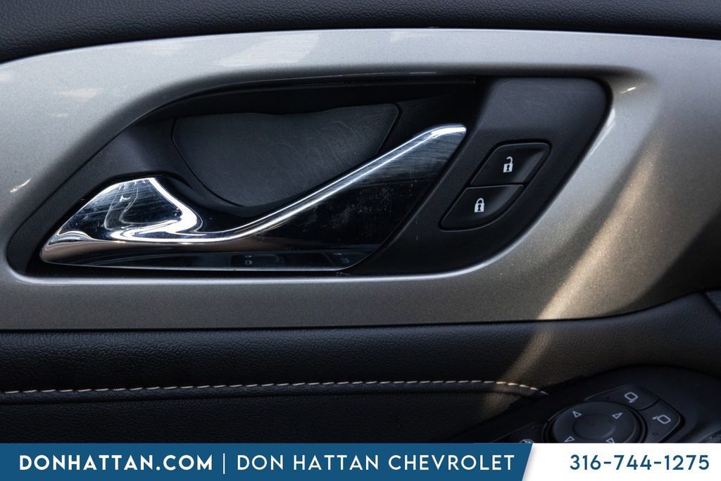 Used 2023 Chevrolet Traverse LT w/ LT Premium Package AWD/4WD image 11