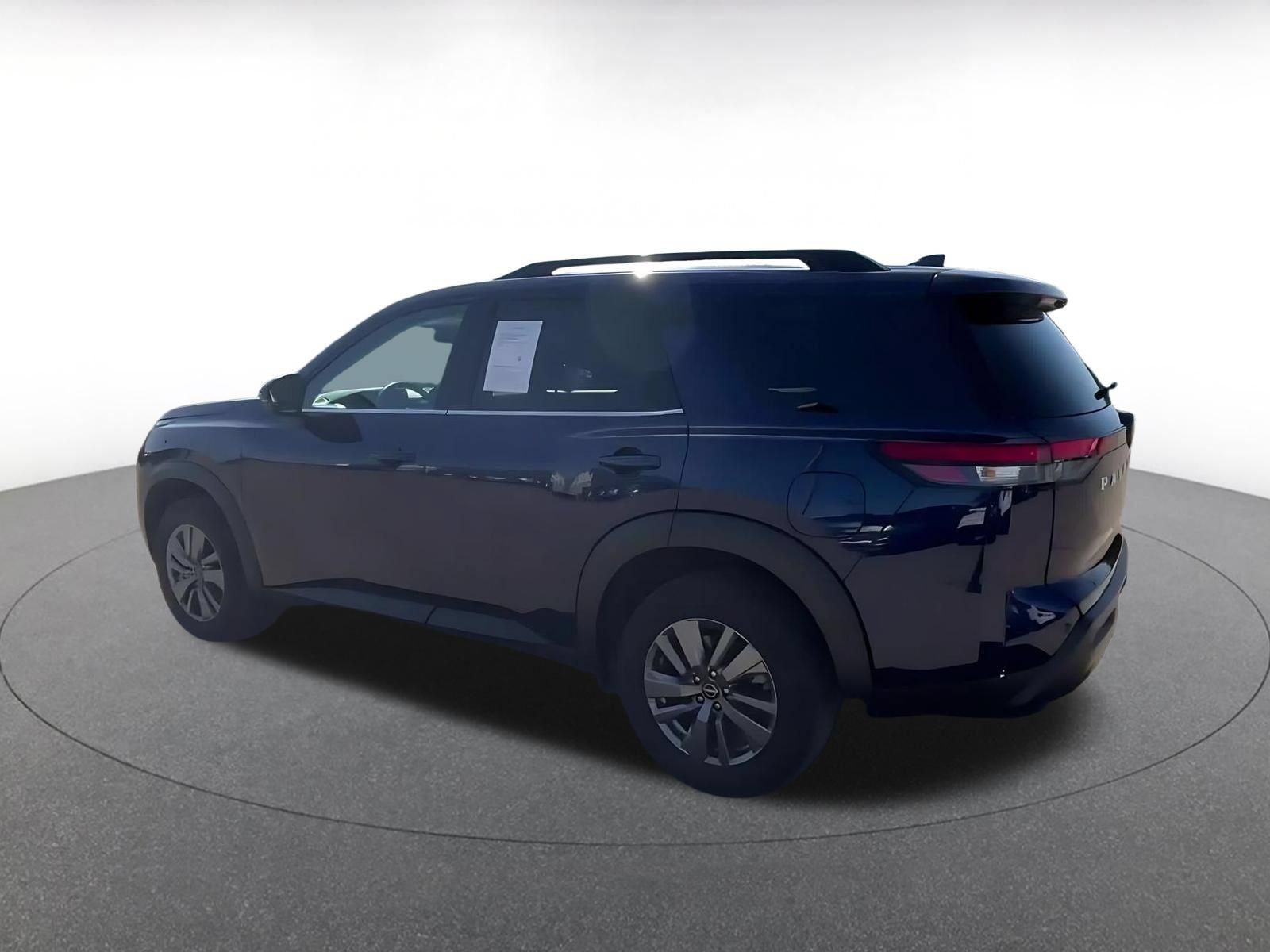 Used 2025 Nissan Pathfinder SV FWD image 9
