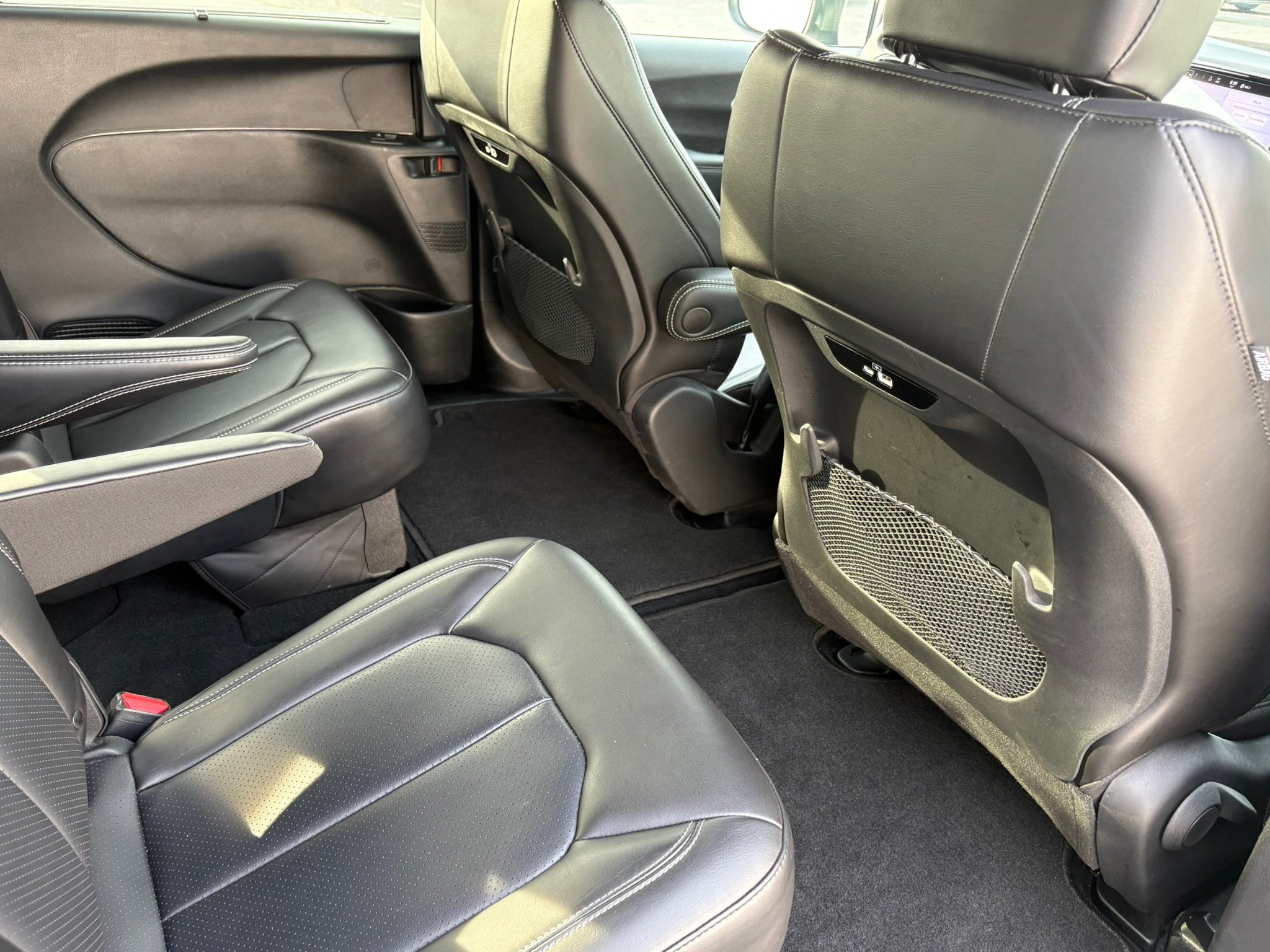 Used 2023 Chrysler Pacifica Touring-L w/ S Appearance Package FWD image 28