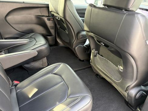 Used 2023 Chrysler Pacifica Touring-L w/ S Appearance Package FWD image 28