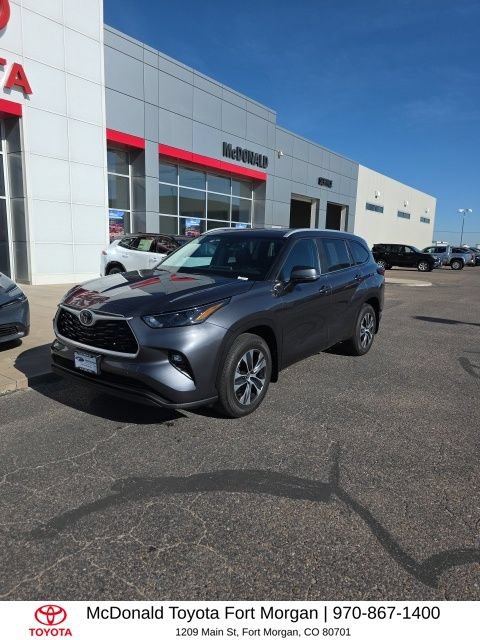 Used 2023 Toyota Highlander XLE AWD/4WD image 1