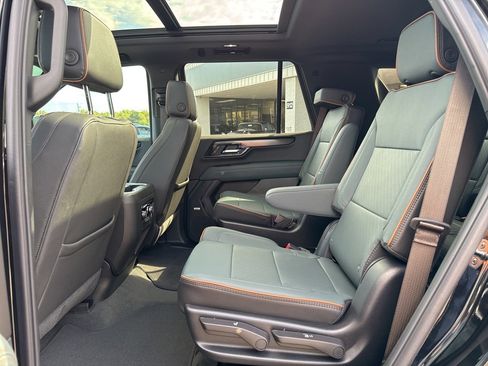 Used 2025 GMC Yukon AT4 w/ AT4 Premium Package image 40