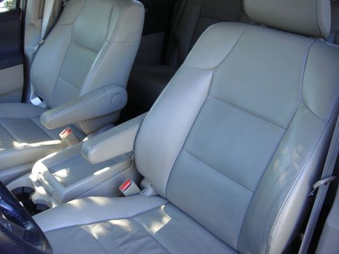 Used 2012 Honda Odyssey Touring image 2