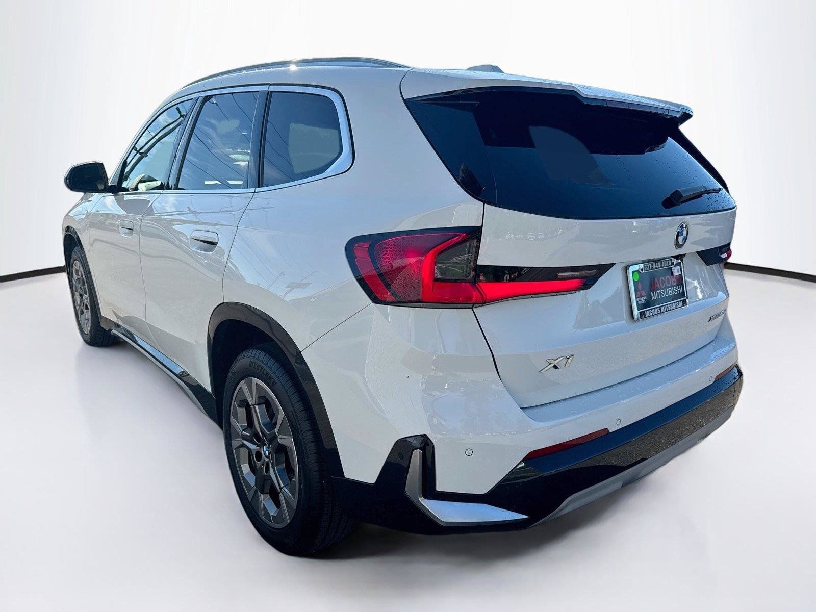 Used 2023 BMW X1 xDrive28i AWD/4WD image 3