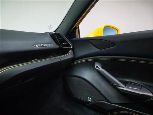 Used 2018 Ferrari 488 GTB RWD image 23
