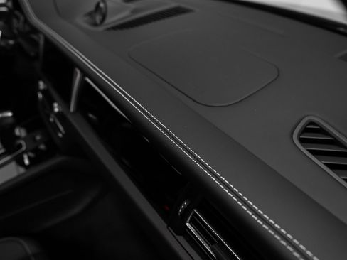 Certified 2026 Porsche Macan AWD/4WD image 23