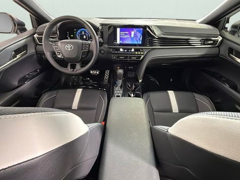 Used 2025 Toyota Camry SE w/ Convenience Package image 31