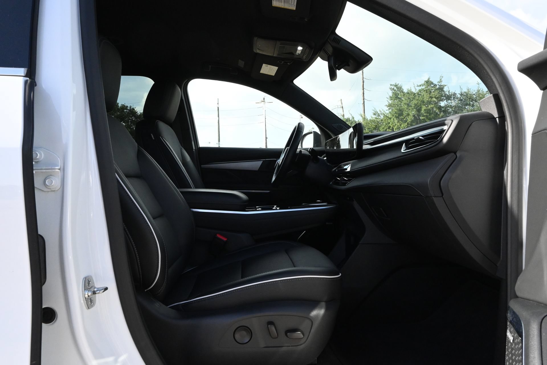 Used 2025 Buick Enclave Preferred FWD image 26
