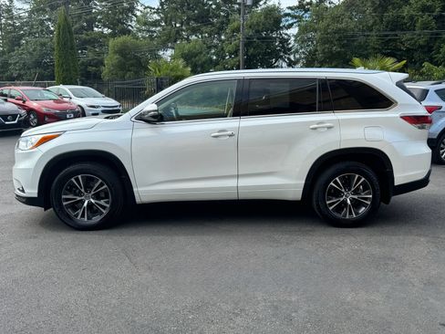 Used 2016 Toyota Highlander XLE AWD/4WD image 4
