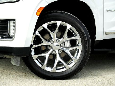 Used 2021 GMC Yukon SLT w/ Rear Media and Nav Package image 2