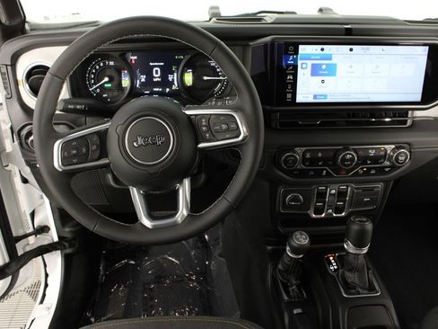 Used 2025 Jeep Wrangler Unlimited Sahara w/ Safety Group AWD/4WD image 10