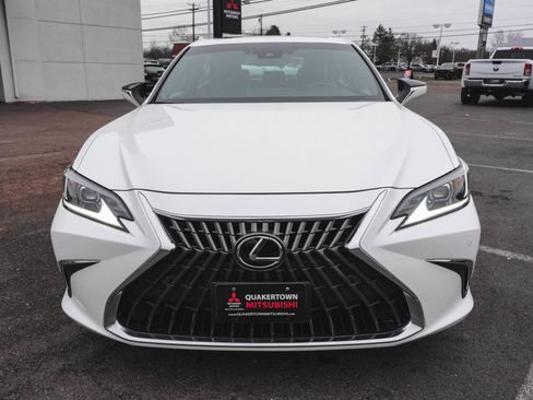 Used 2023 Lexus ES 250 w/ Premium Package image 2
