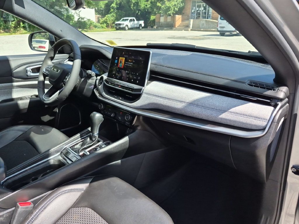 Used 2023 Jeep Compass Latitude AWD/4WD image 20