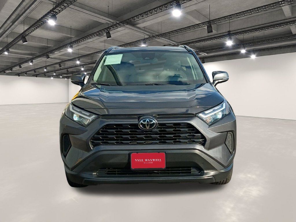 Used 2025 Toyota RAV4 XLE FWD image 18