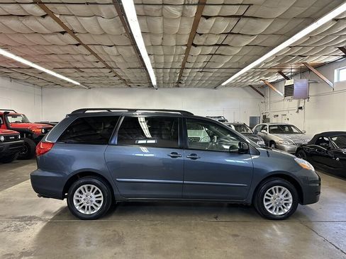 Used 2007 Toyota Sienna LE image 2