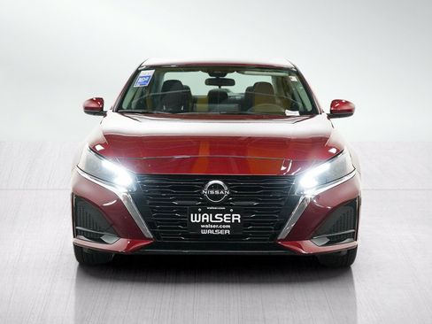 Used 2023 Nissan Altima 2.5 SV w/ SV Premium Package AWD/4WD image 8