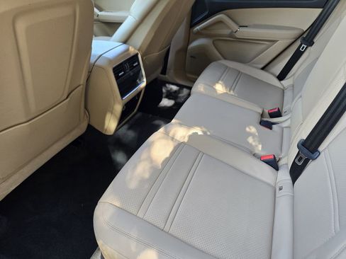 Used 2022 Porsche Cayenne image 38