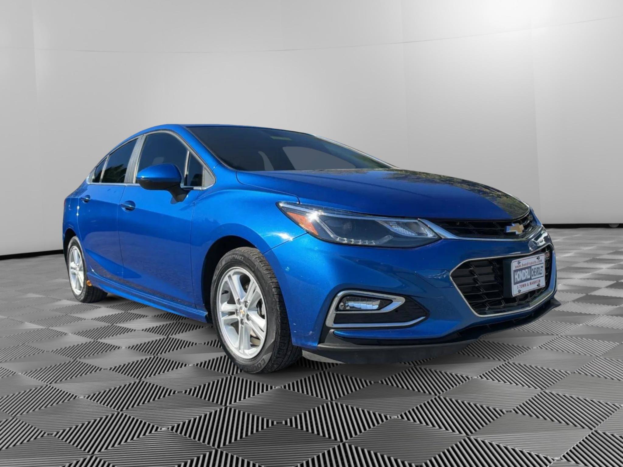 Used 2018 Chevrolet Cruze LT w/ RS Package FWD image 2