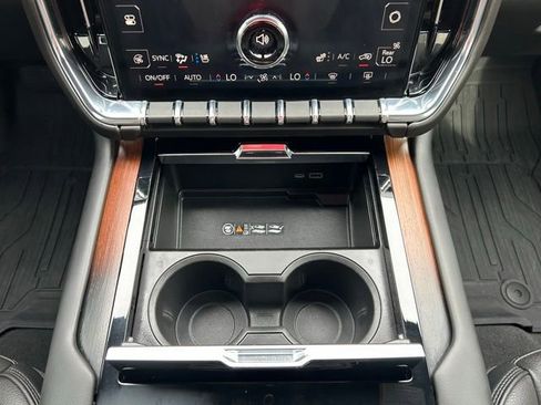 Used 2025 GMC Yukon Denali w/ Denali Reserve Package AWD/4WD image 24