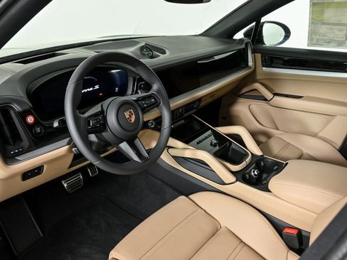 New 2025 Porsche Cayenne S image 4