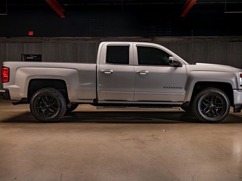 Used 2018 Chevrolet Silverado 1500 LT w/ All Star Edition AWD/4WD image 10