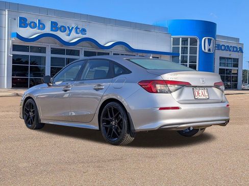 Used 2023 Honda Civic Sport image 3