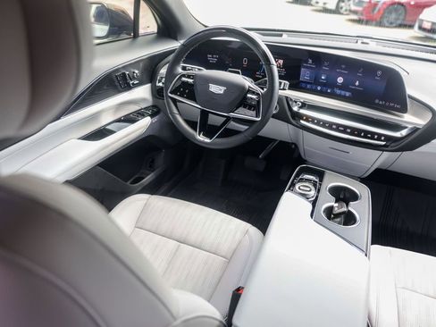 Used 2025 Cadillac Lyriq Sport AWD/4WD image 25