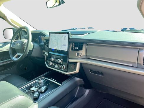 Used 2024 Ford Expedition Max XLT image 30