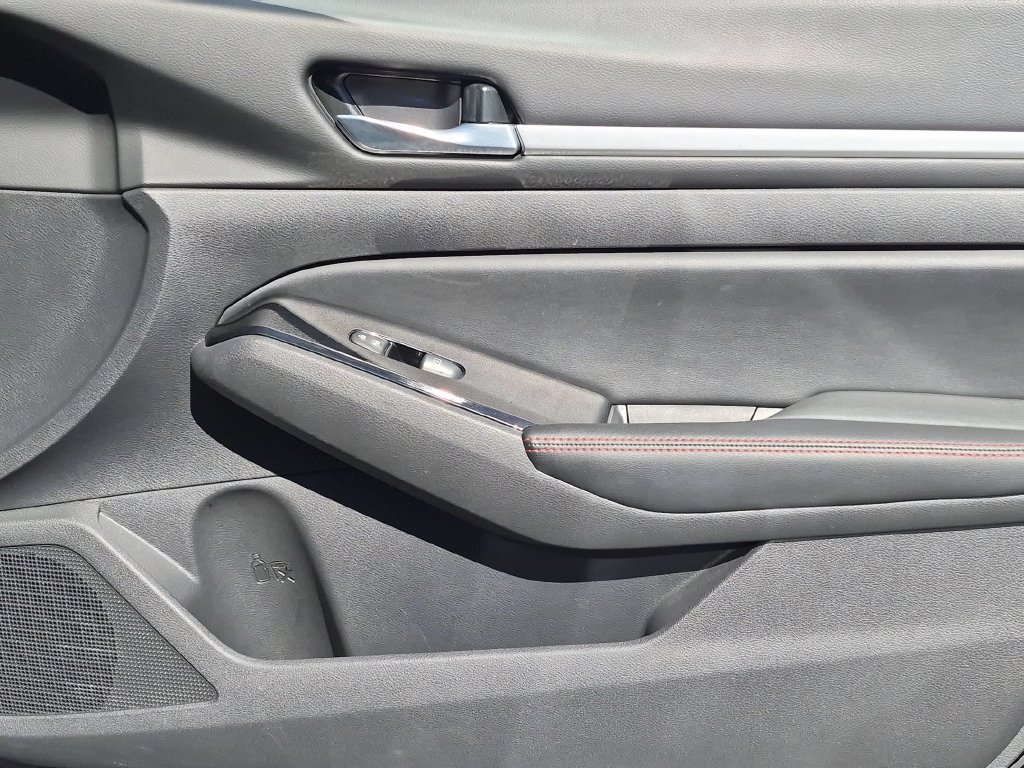 Used 2025 Nissan Altima 2.5 SR FWD image 32