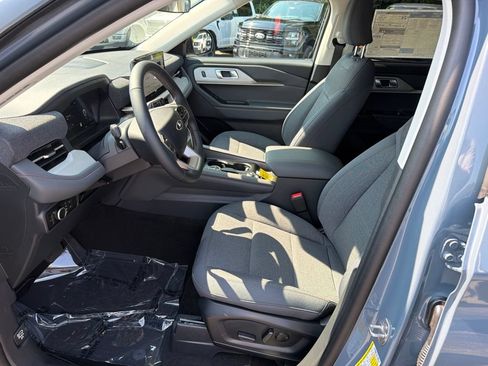 New 2026 Ford Explorer Active RWD image 14