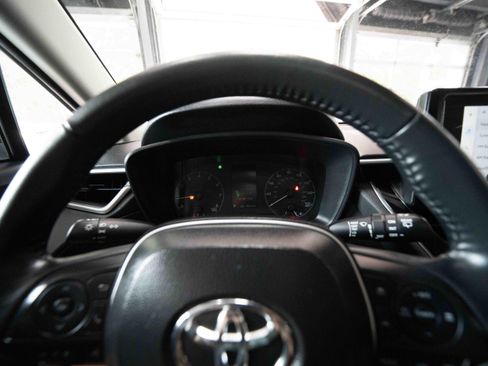 Used 2025 Toyota Corolla Cross LE w/ Moonroof Package AWD/4WD image 15