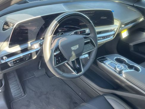 Used 2026 Cadillac Lyriq Premium Luxury image 2