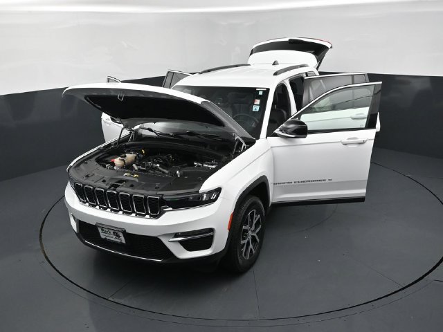 Certified 2025 Jeep Grand Cherokee Limited AWD/4WD image 26