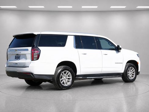 Used 2024 Chevrolet Suburban LT AWD/4WD image 3