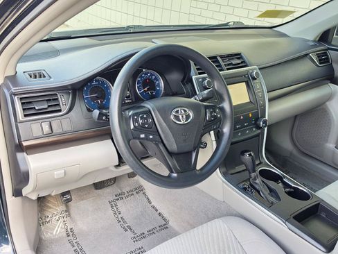 Used 2017 Toyota Camry LE FWD image 8