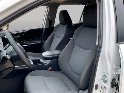 Used 2024 Toyota RAV4 XLE FWD image 9