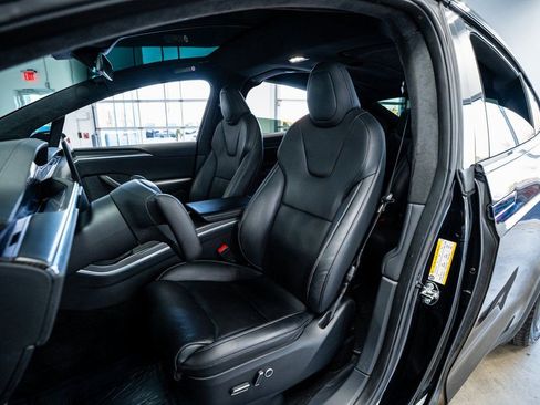 Used 2022 Tesla Model X Plaid image 36