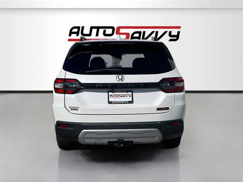 Used 2024 Honda Pilot TrailSport image 6