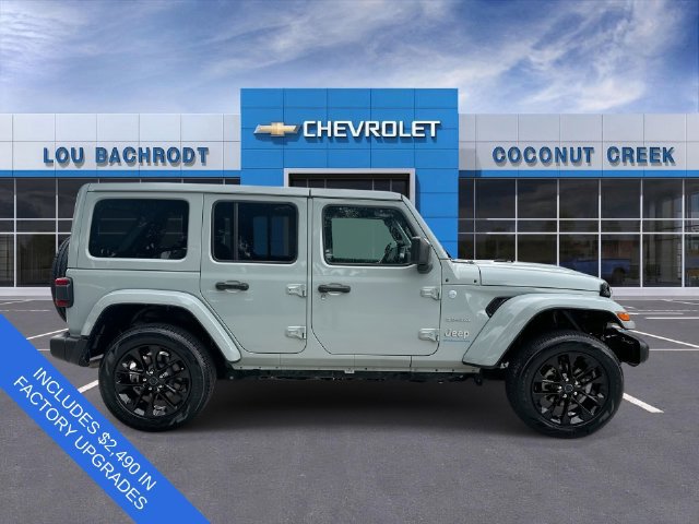 Used 2024 Jeep Wrangler Unlimited Sahara AWD/4WD image 9