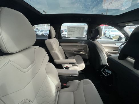 New 2025 Volvo EX90 Ultra image 11