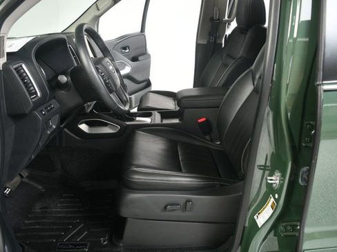 Used 2022 Nissan Frontier SV w/ SV Premium Package AWD/4WD image 27